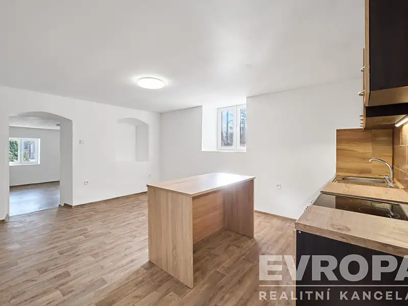 Prodej rodinného domu 200 m², pozemek 384 m², Proseč – náhled fotky 2