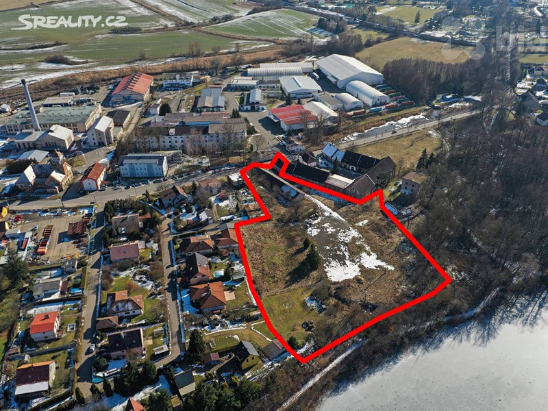 Плац, 10042 m²