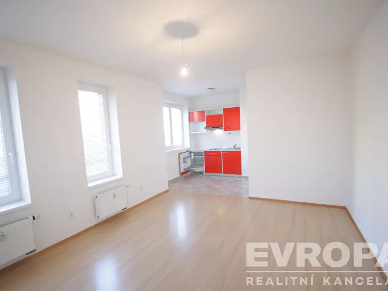 Prodej bytu 1+kk 28 m², Praha – náhled fotky 1