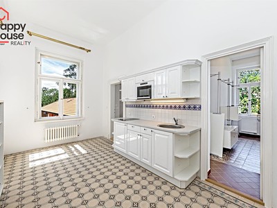 Pronájem  vily 827 m², pozemek 8 770 m² — photo 5
