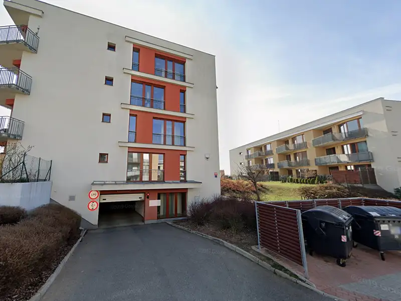 Pronájem garážového stání 15 m², Praha – náhled fotky 3