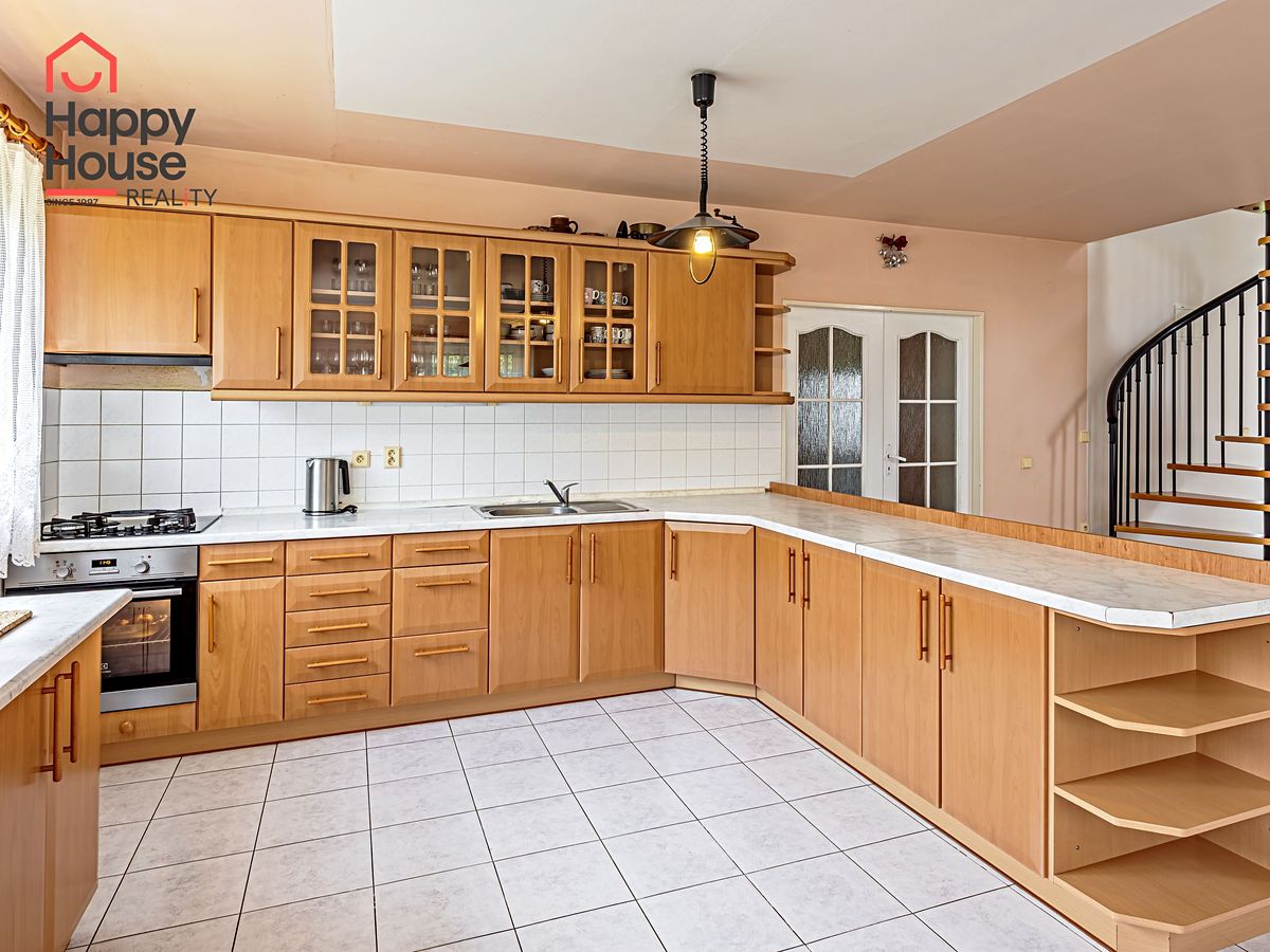 Prodej rodinného domu 424 m², pozemek 1861 m² – fotografie 4