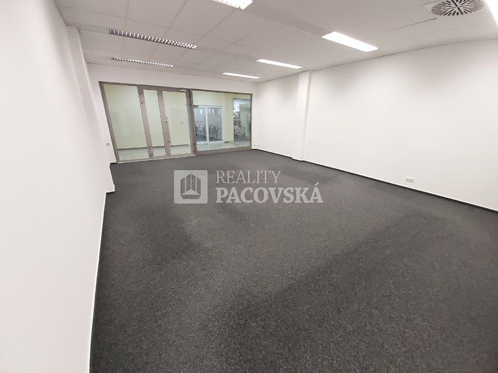 Pronájem kanceláře 62 m² – fotografie 3