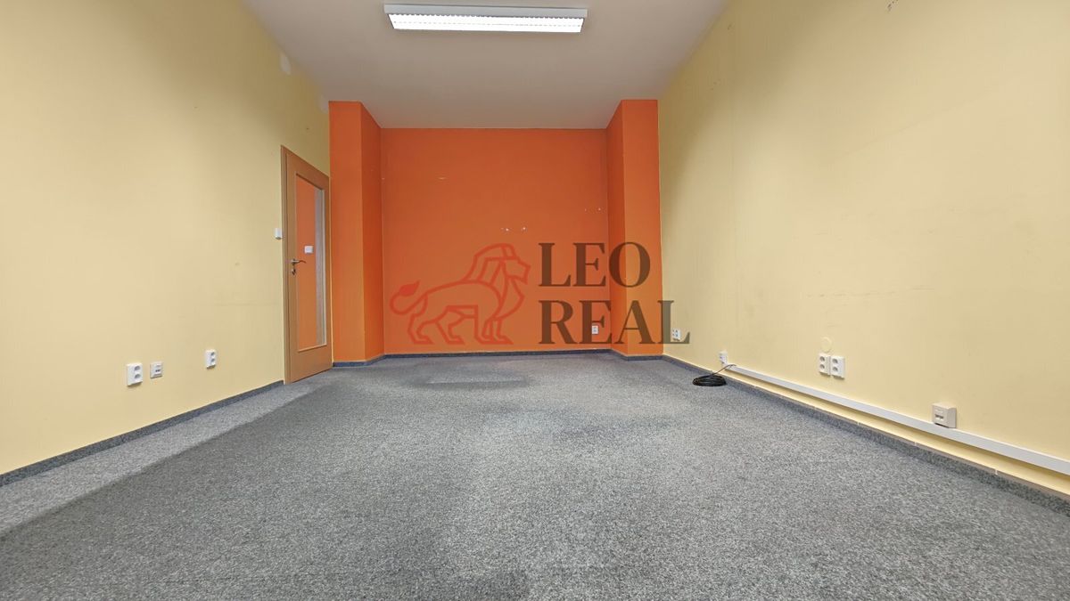 Pronájem kanceláře 71 m² – fotografie 2