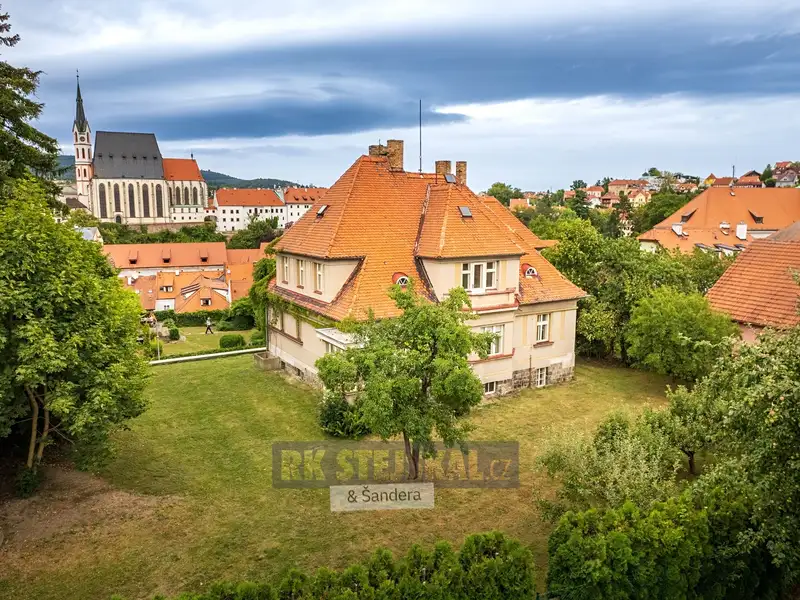 Prodej rodinného domu 440 m², pozemek 874 m², Český Krumlov – náhled fotky 1