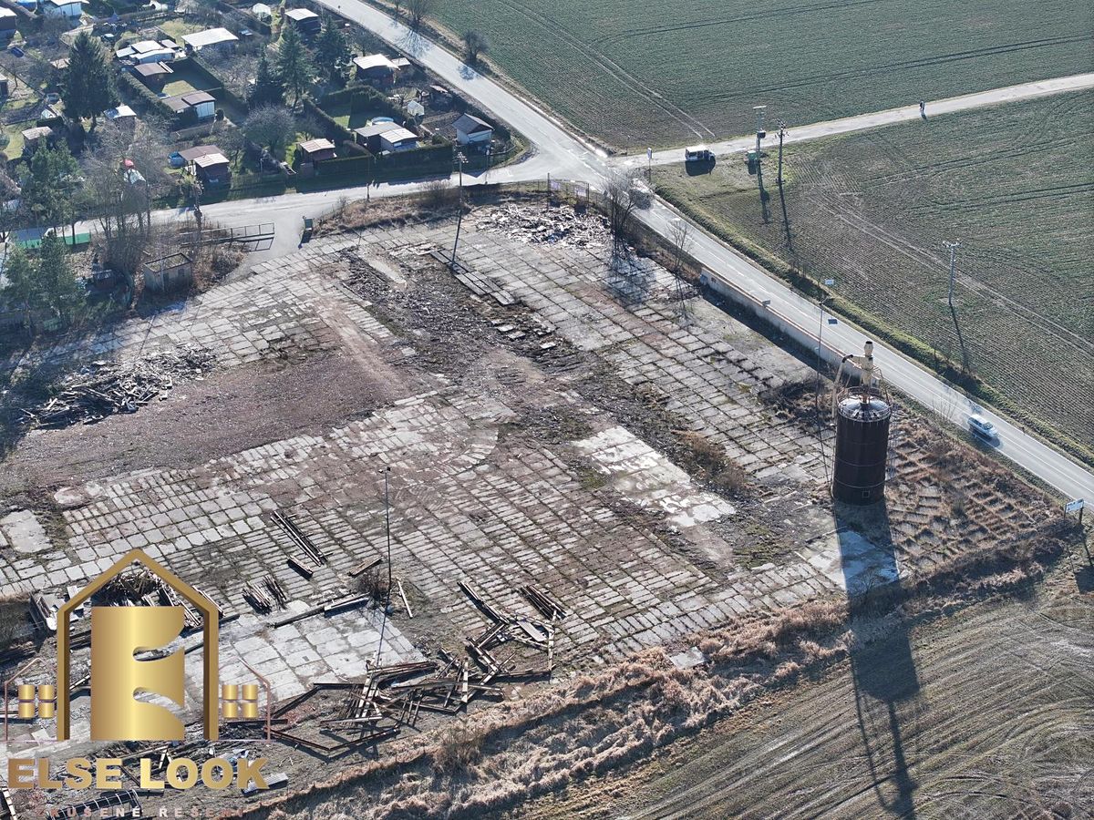 Pronájem komerčního pozemku 29000 m² – fotografie 3