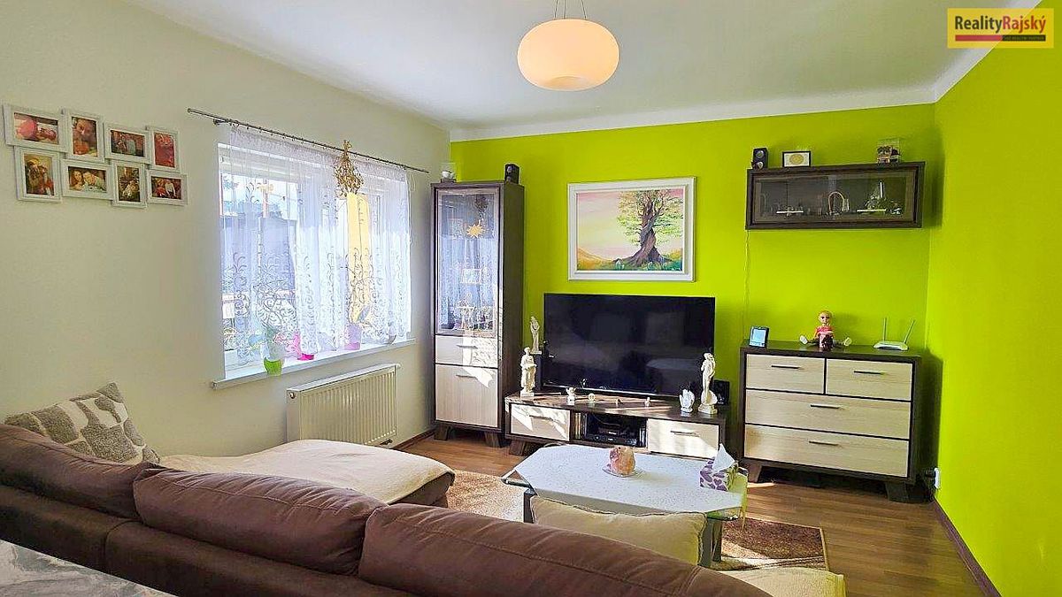 Prodej rodinného domu 95 m², pozemek 593 m² – fotografie 2