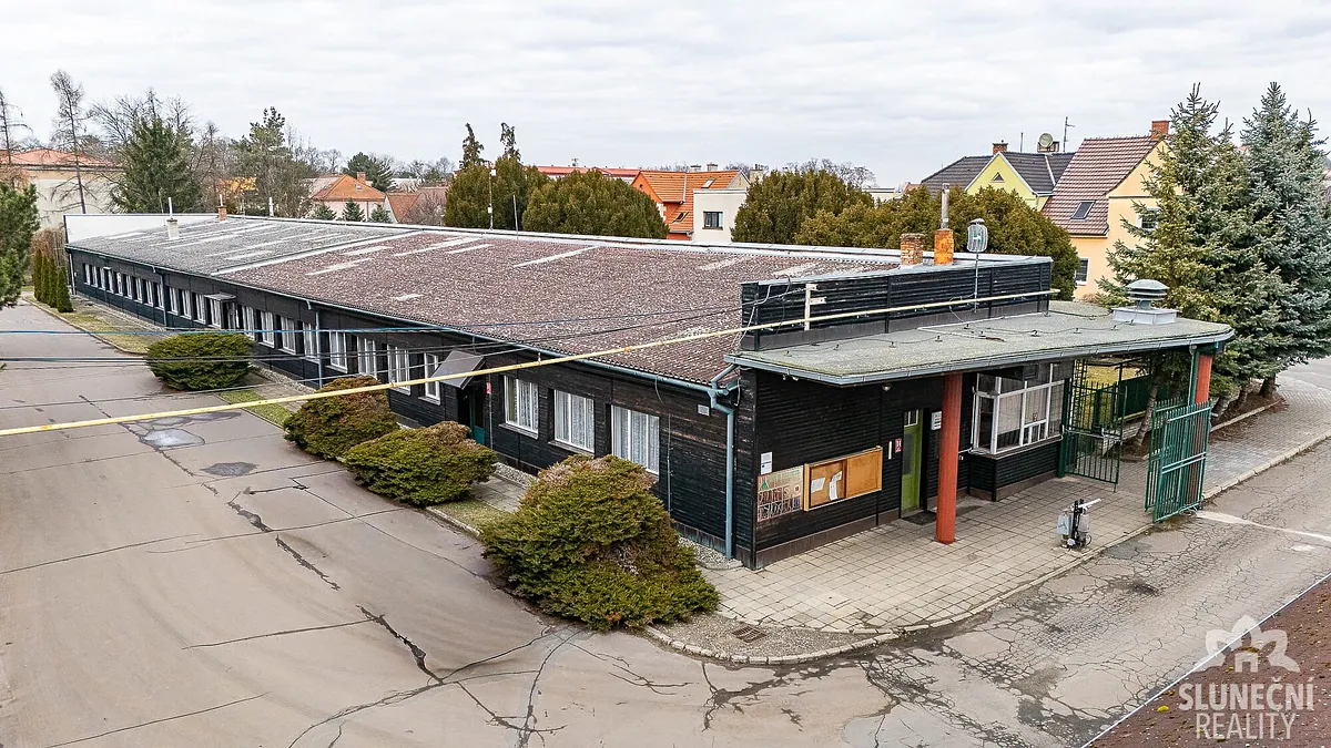 Pronájem kanceláře 294 m², Lány