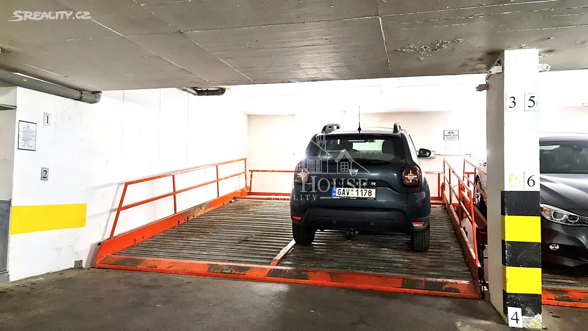 Pronájem garážového stání 20 m², Praha