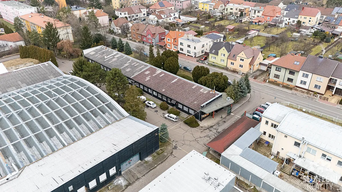 Pronájem výrobní haly, prostoru 354 m², Lány