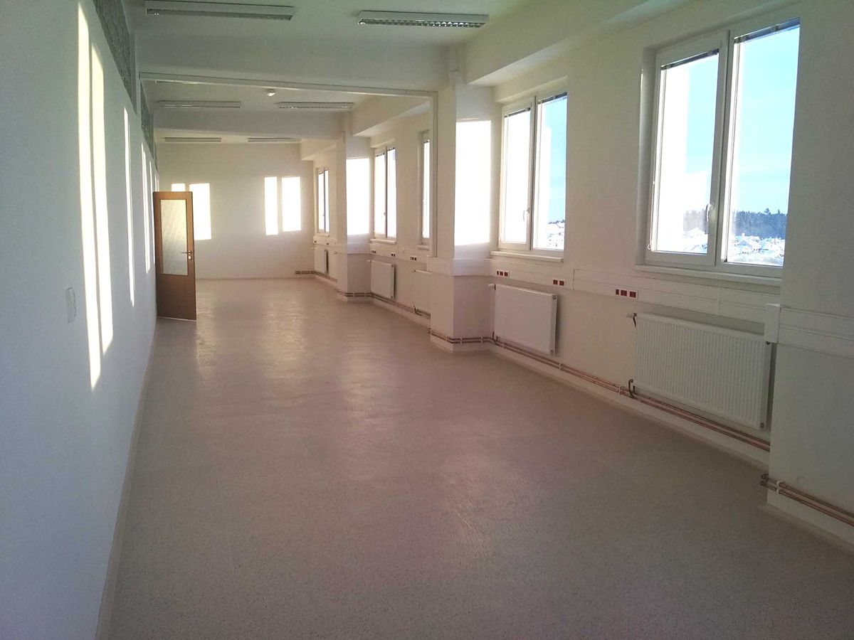 Pronájem kanceláře 900 m²