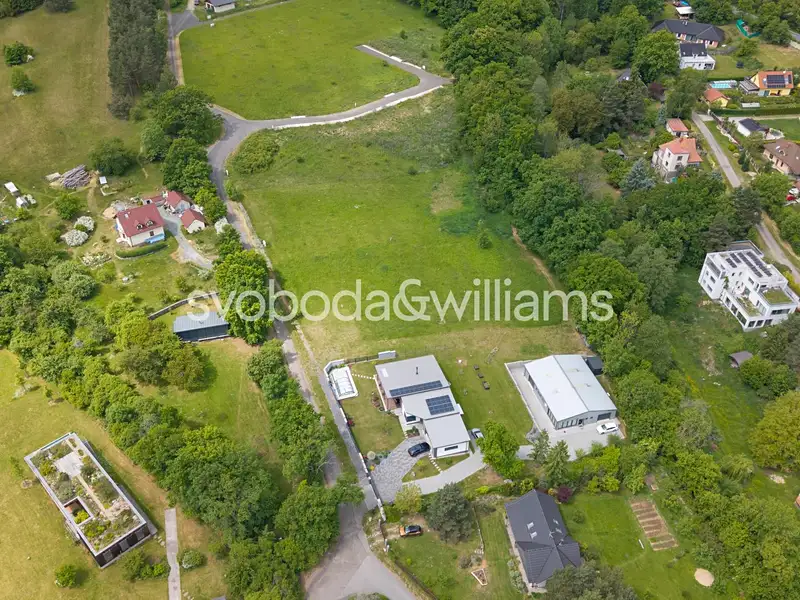 Prodej stavebního pozemku 1665 m², Buš – náhled fotky 1