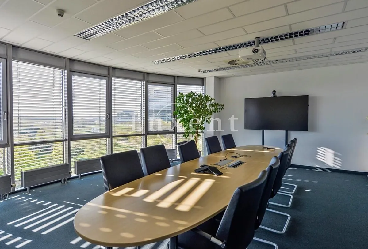 Pronájem kanceláře 261 m²