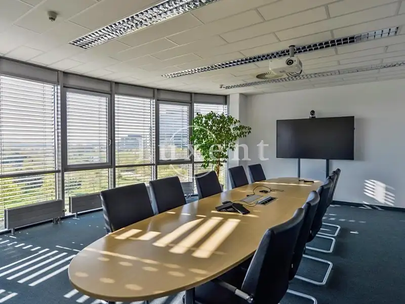 Pronájem kanceláře 261 m², Praha – náhled fotky 1