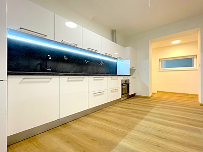 Pronájem bytu 2+1 70 m² (Jednopodlažní)