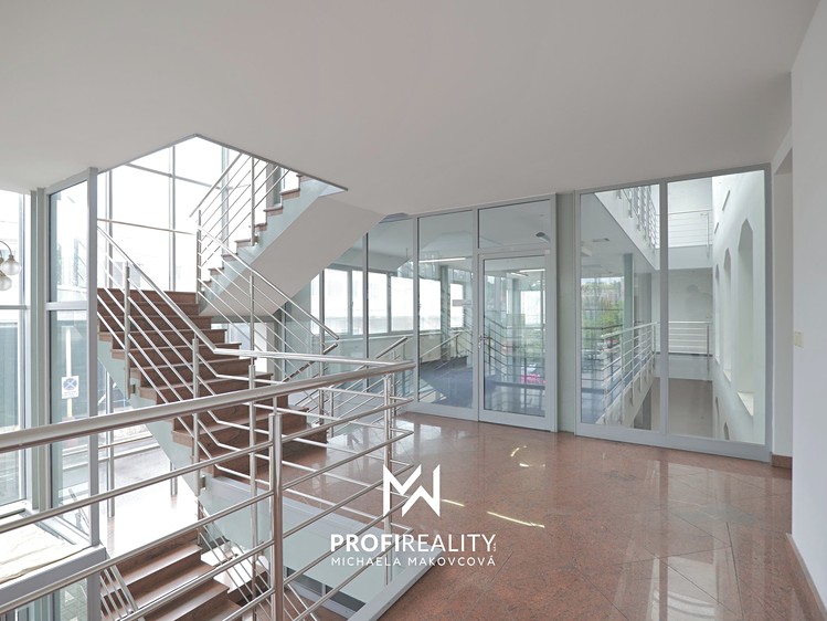 Комерційне приміщення в оренду, 660 м² (37 з 40)
