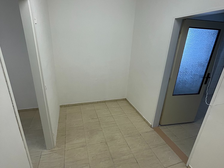 Prodej komerčního prostoru, 777 m² (36 z 46)