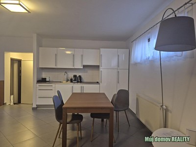 Pronájem bytu 1+kk 60 m² (Jednopodlažní)