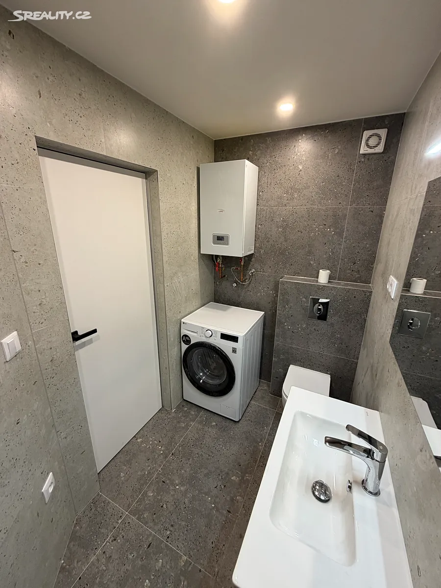 Pronájem bytu 4+kk 91 m² – pohled 3