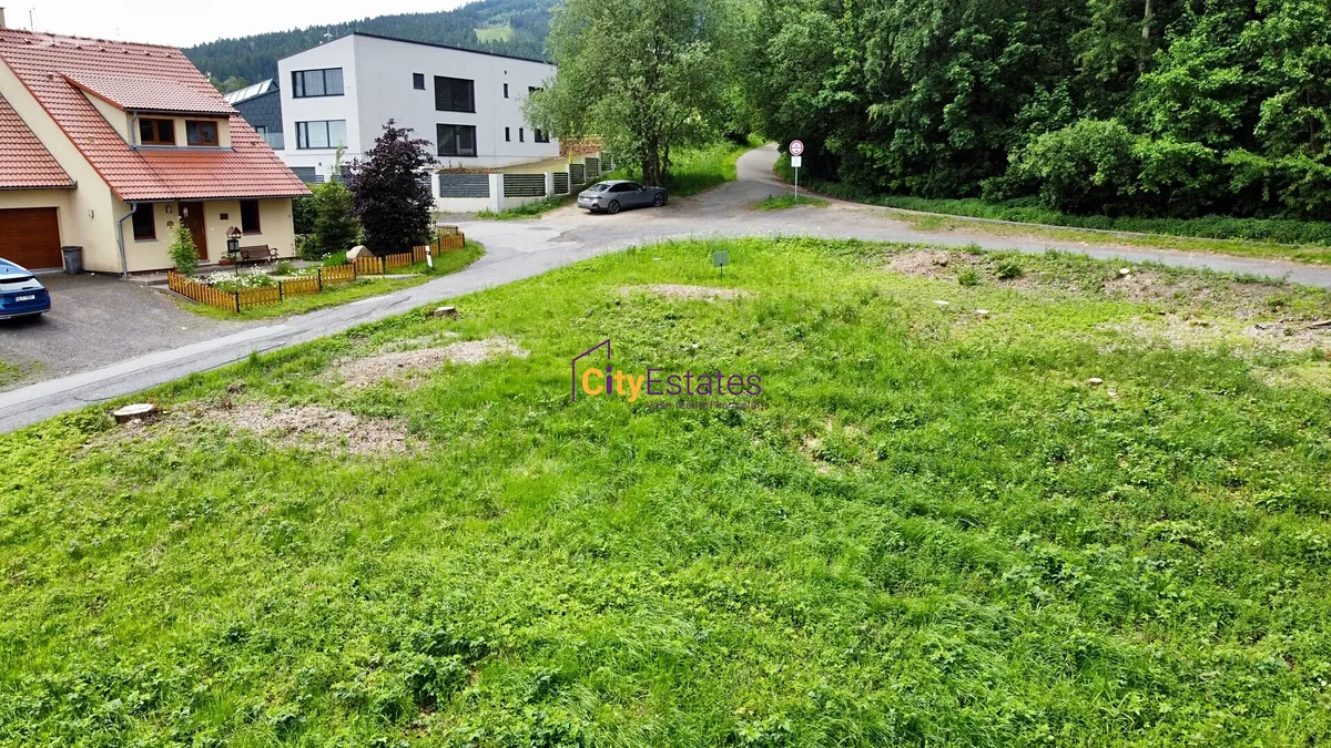 Prodej stavebního pozemku 1532 m² – pohled 3