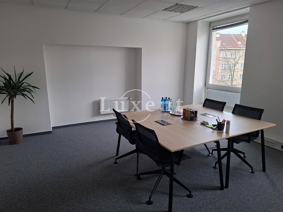 Pronájem kanceláře 191 m² – fotografie 2