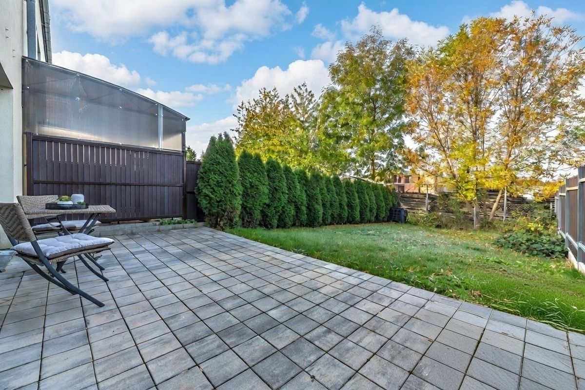 Pronájem rodinného domu 180 m², pozemek 203 m² – fotografie 2