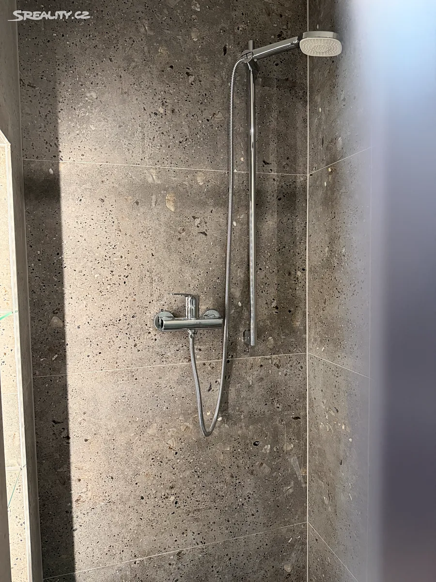 Pronájem bytu 4+kk 91 m² – pohled 4