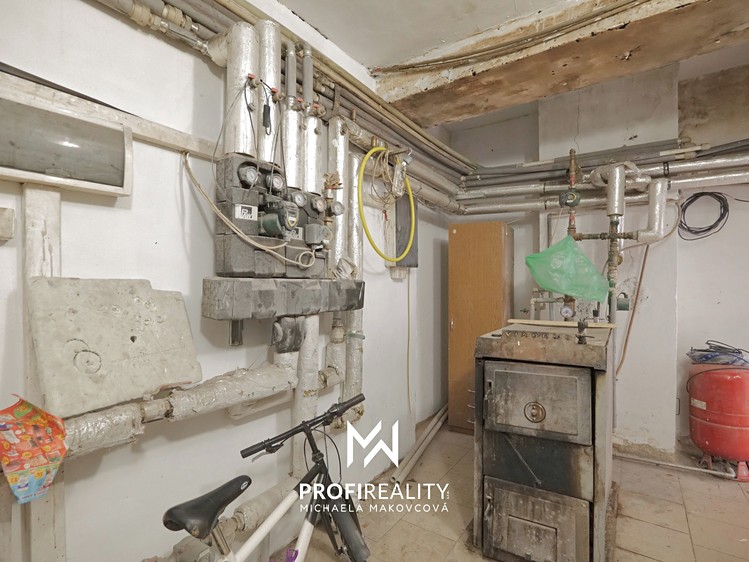 Комерційне приміщення на продаж, 550 м² (50 з 53)