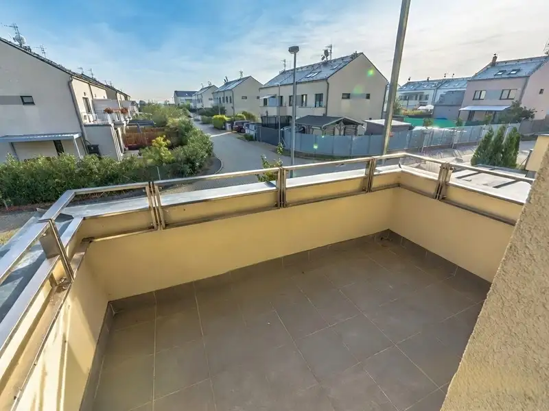 Pronájem rodinného domu 180 m², pozemek 203 m², Praha – náhled fotky 3
