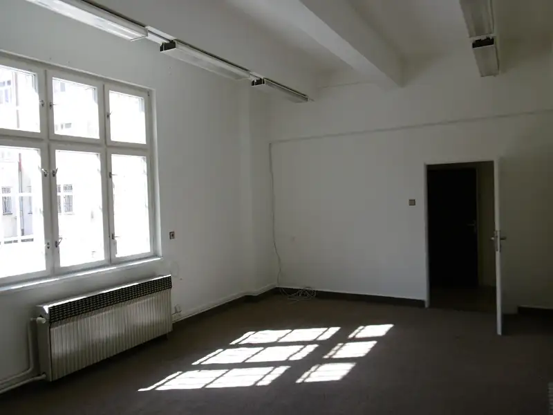 Pronájem kanceláře 27 m², Praha – náhled fotky 1