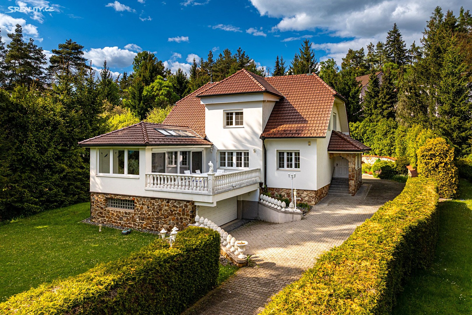 Prodej  rodinného domu 289 m², pozemek 3 375 m², Družec