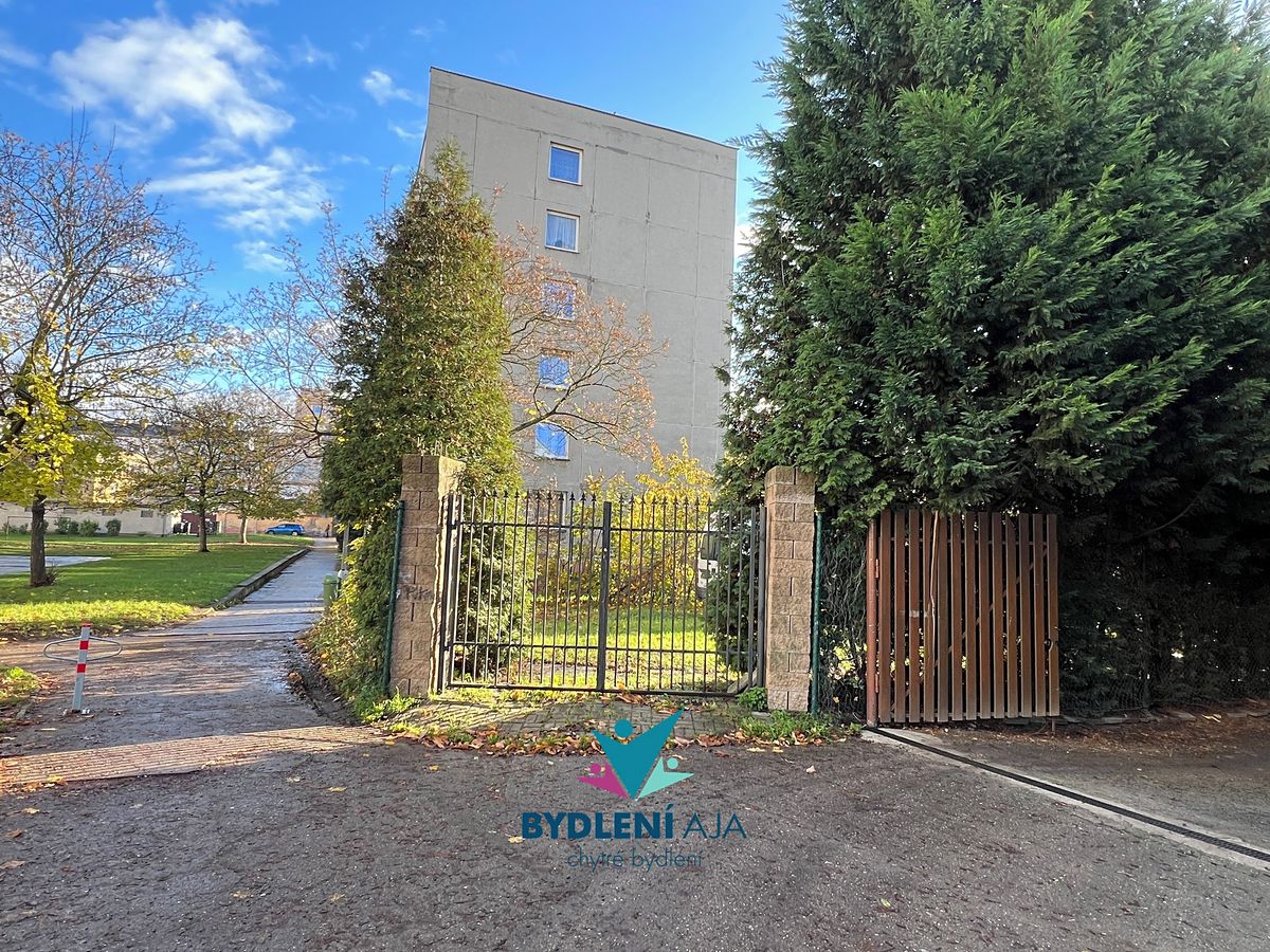Prodej komerčního pozemku 1745 m²