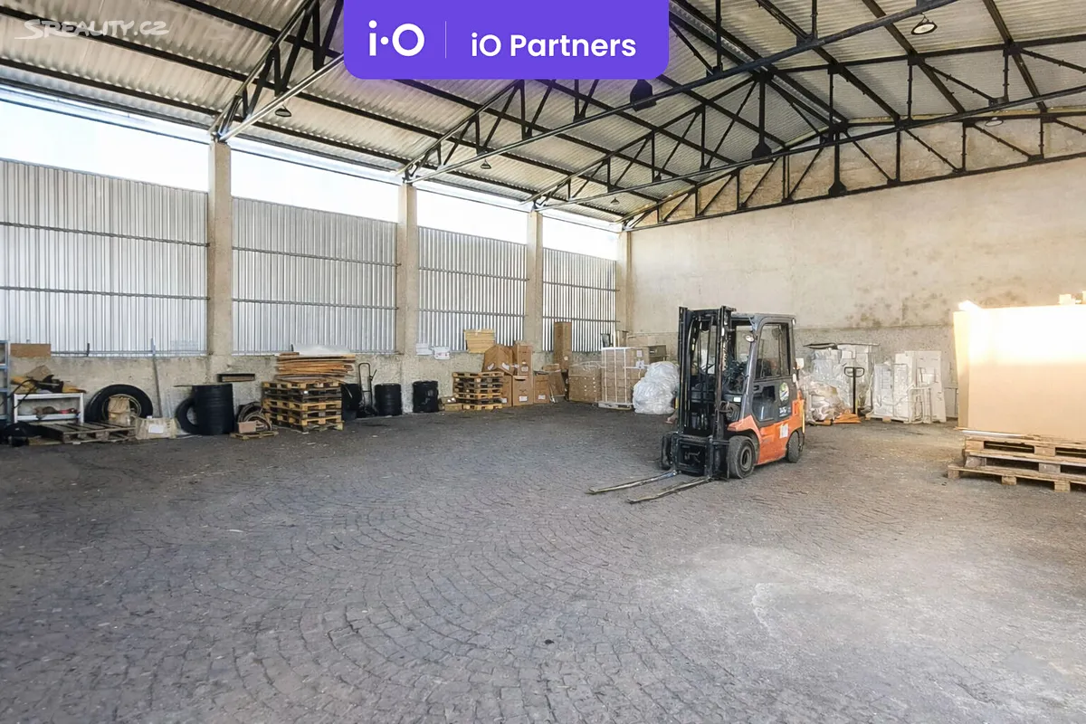 Pronájem skladového prostoru 300 m²