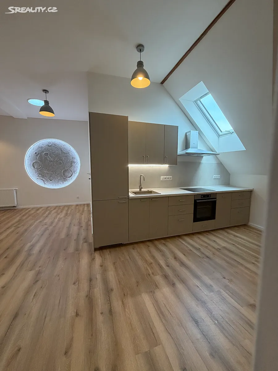 Pronájem bytu 4+kk 91 m² – pohled 5