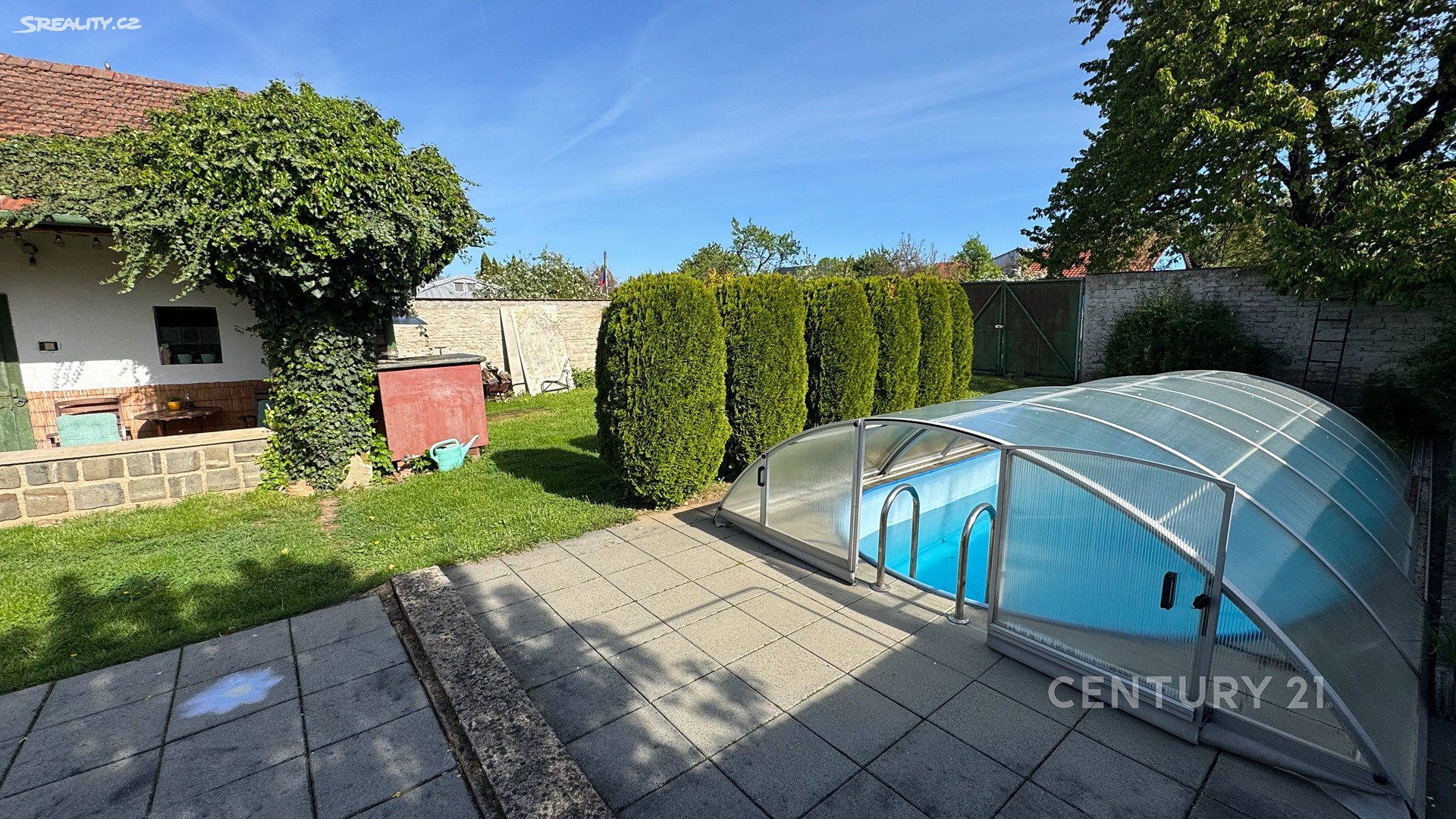 Prodej  rodinného domu 174 m², pozemek 863 m² – pohled 2