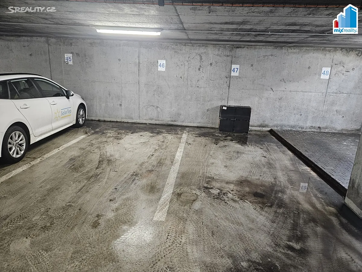 Pronájem garážového stání 20 m², Kollárova