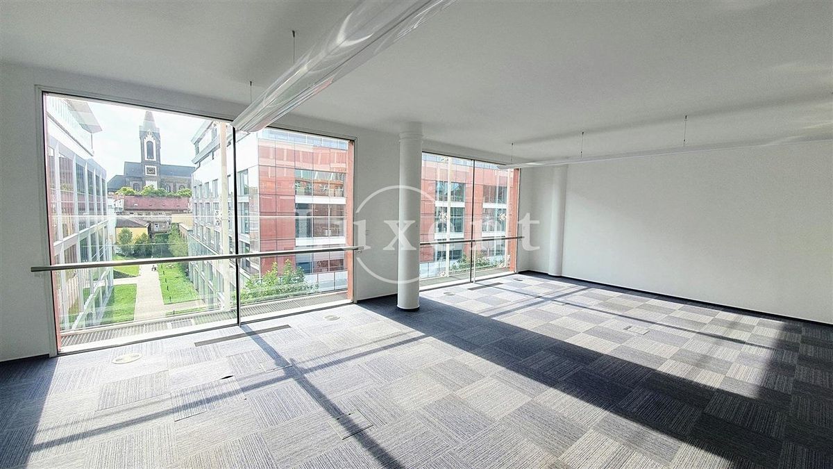 Pronájem kanceláře 870 m² – fotografie 2