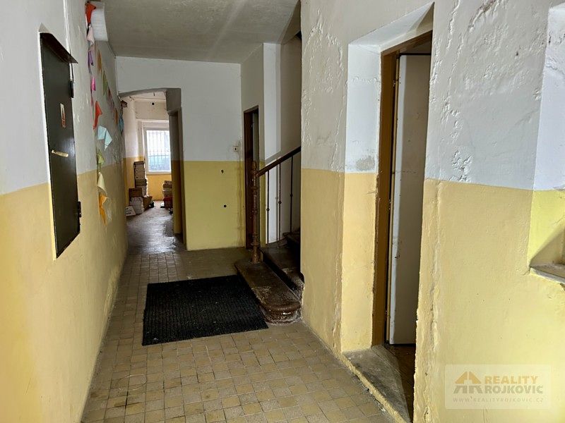 Prodej rodinného domu 200 m², pozemek 123 m² – fotografie 2