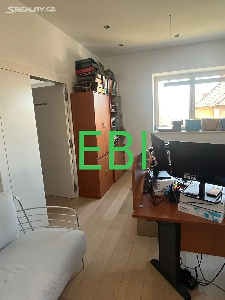 Pronájem kanceláře 168 m² – další