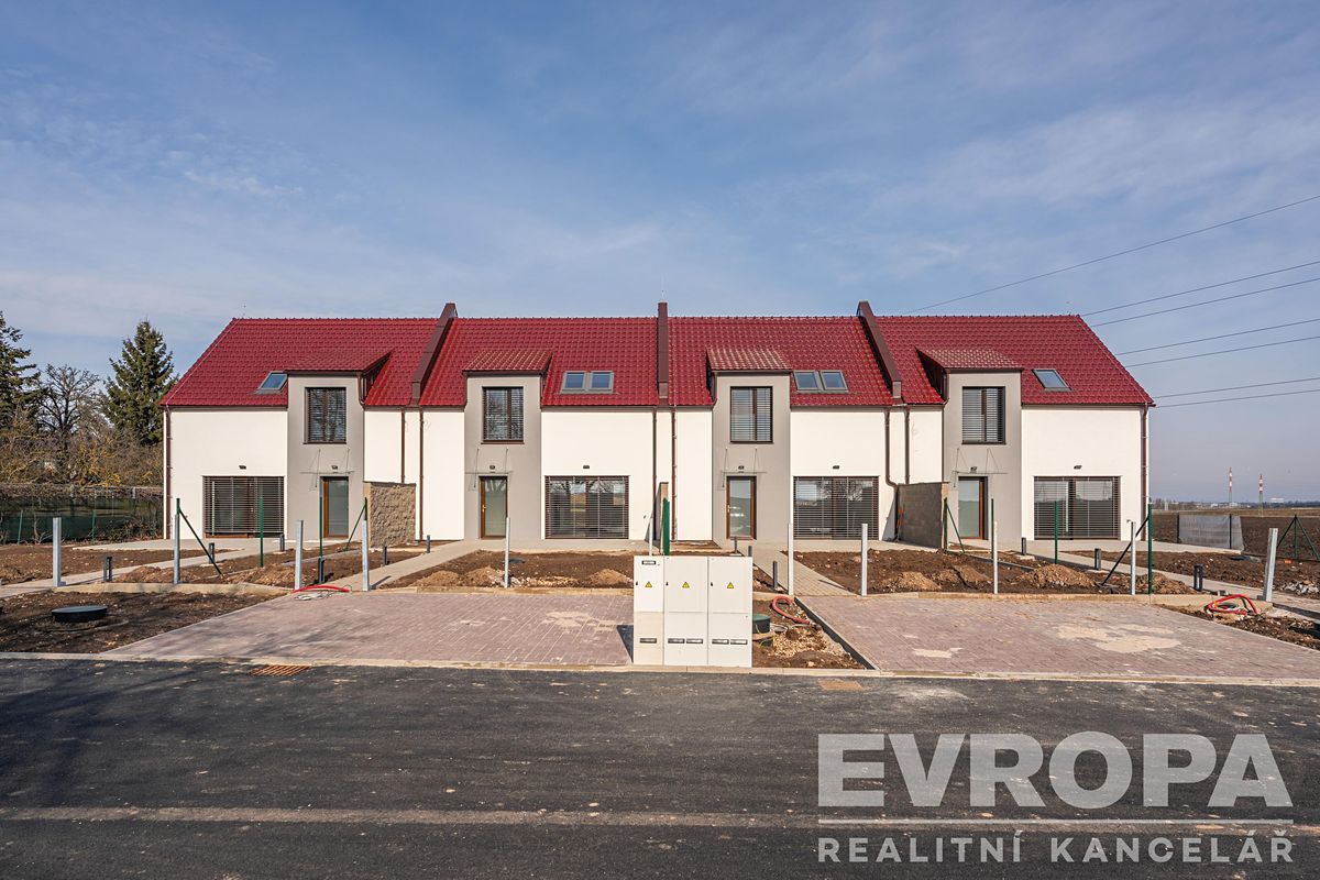 Prodej rodinného domu 118 m², pozemek 262 m² – fotografie 2