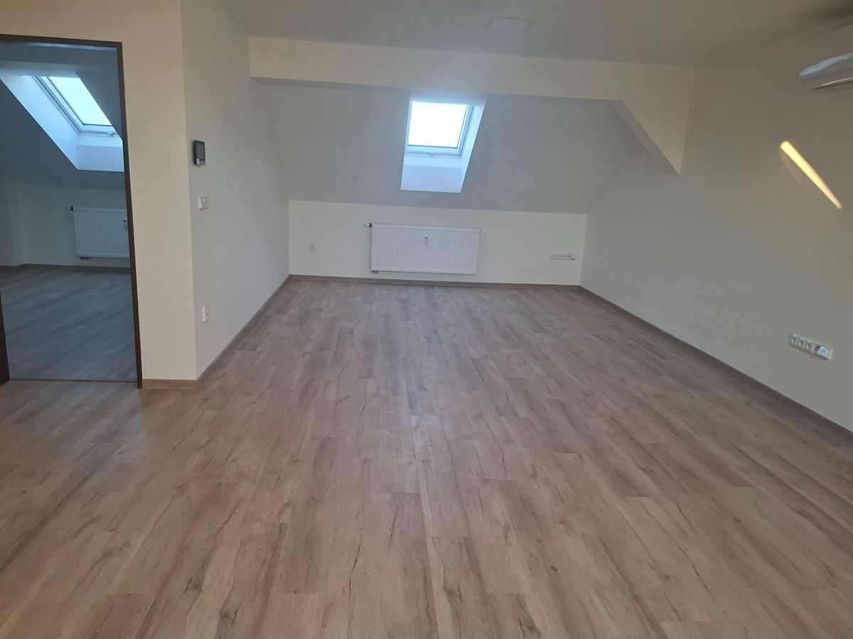 Pronájem bytu 2+kk 73 m² – fotografie 2