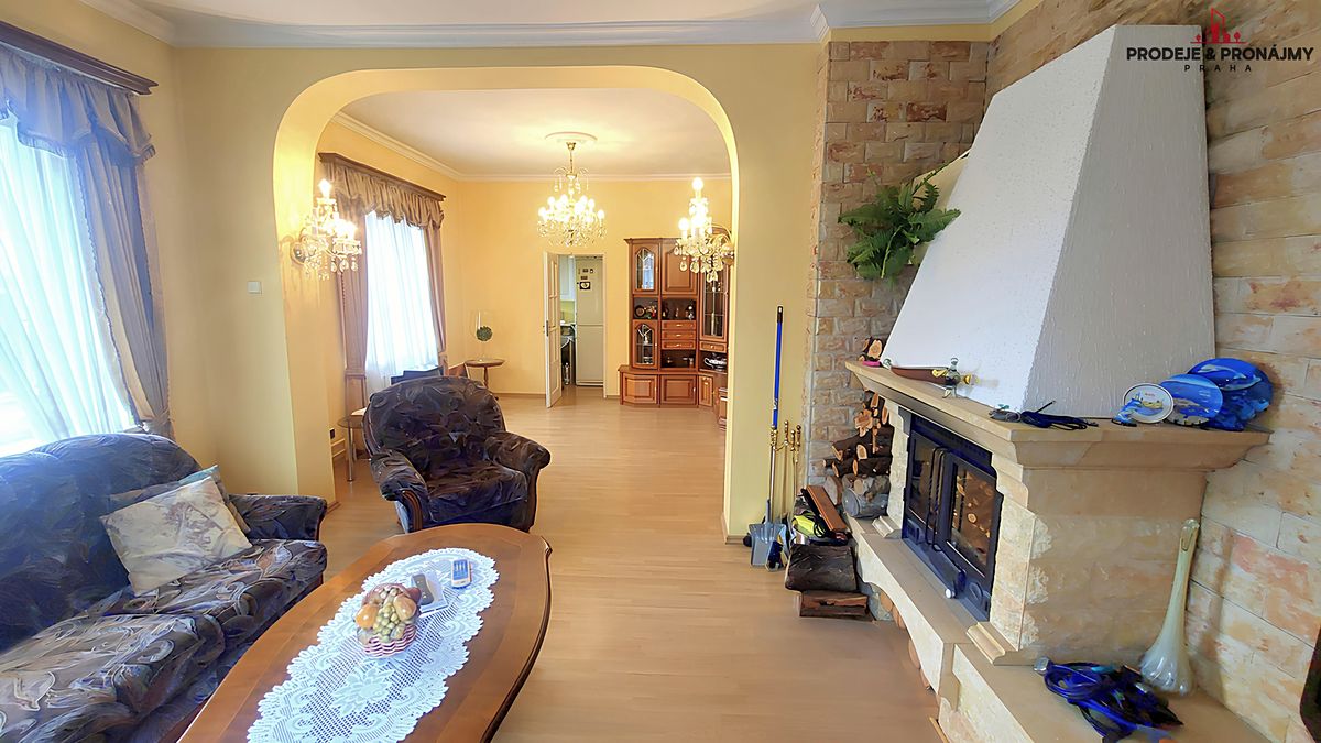 Prodej vily 243 m², pozemek 921 m² – fotografie 3