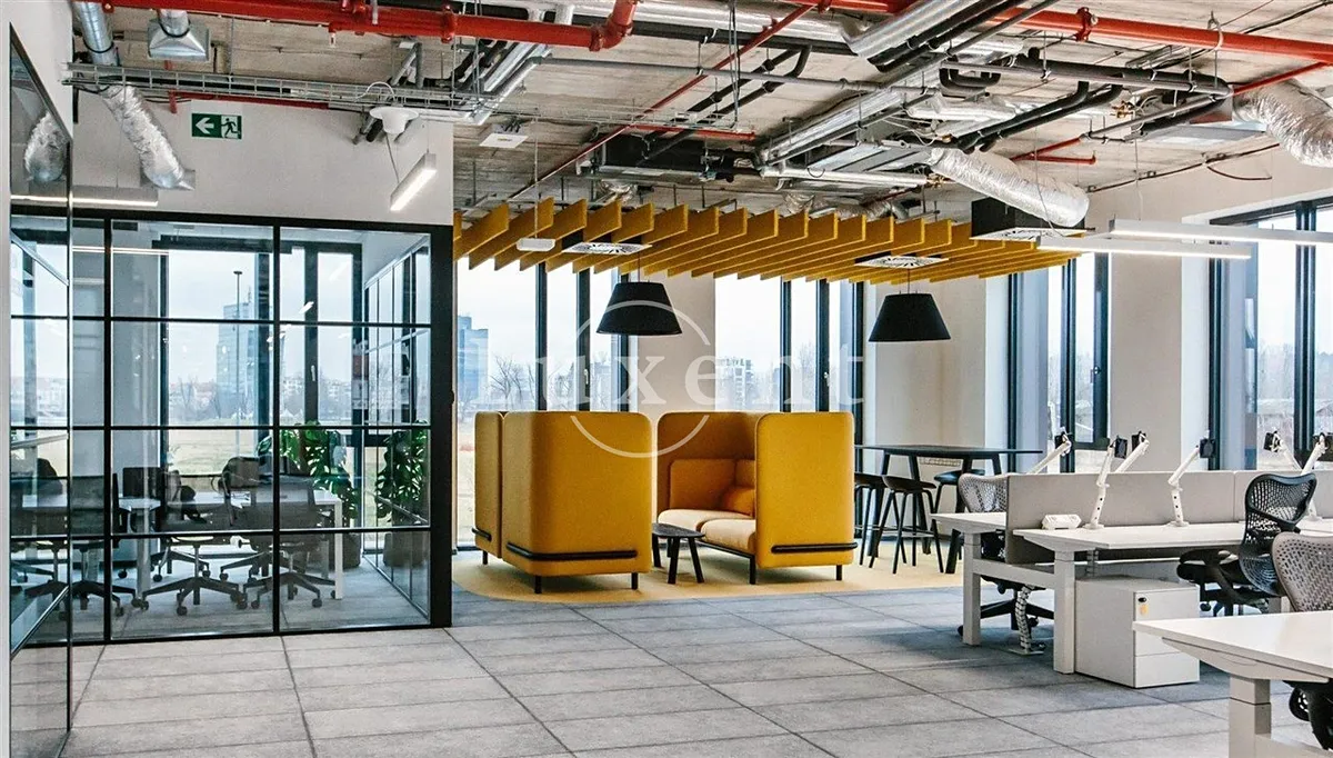 Pronájem kanceláře 467 m²
