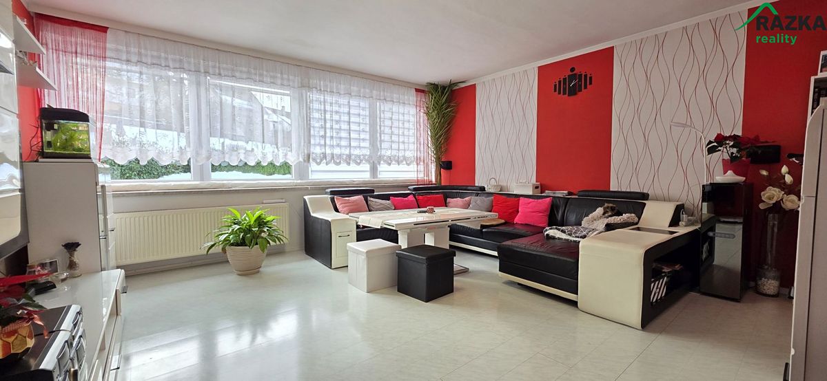 Prodej rodinného domu 160 m², pozemek 845 m² – fotografie 3