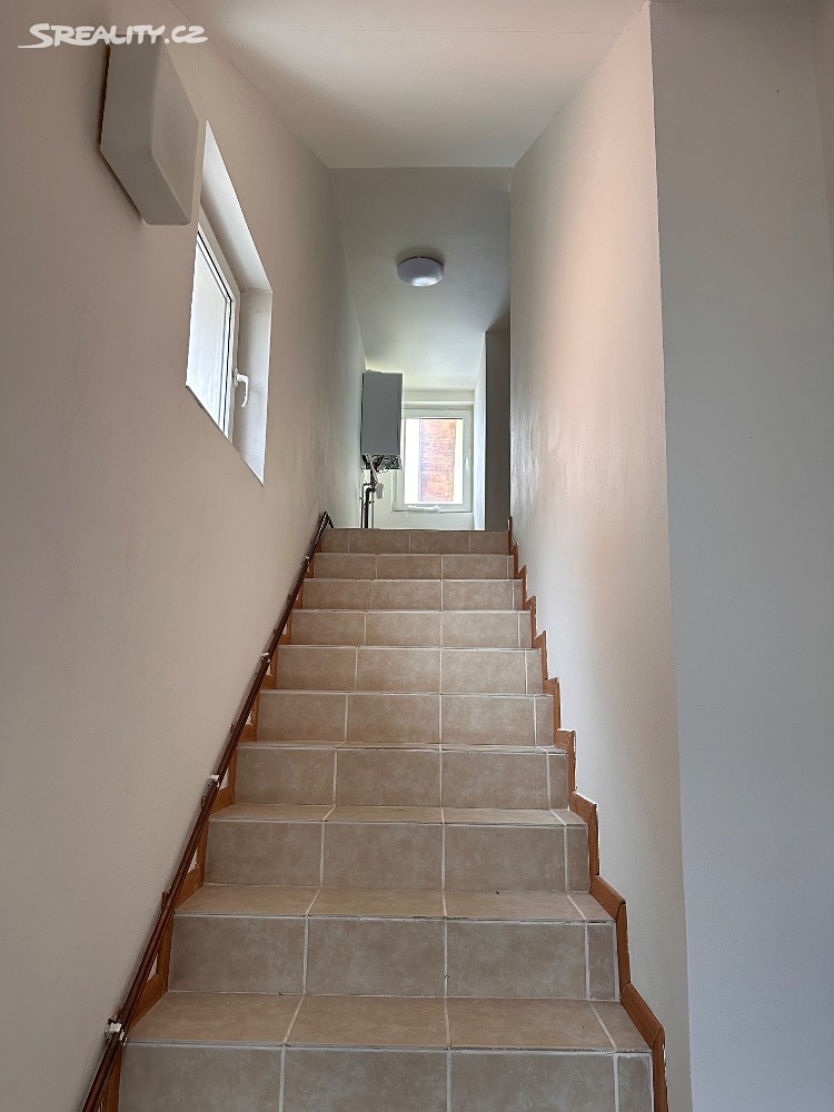 Prodej  rodinného domu 288 m², pozemek 382 m² – pohled 4