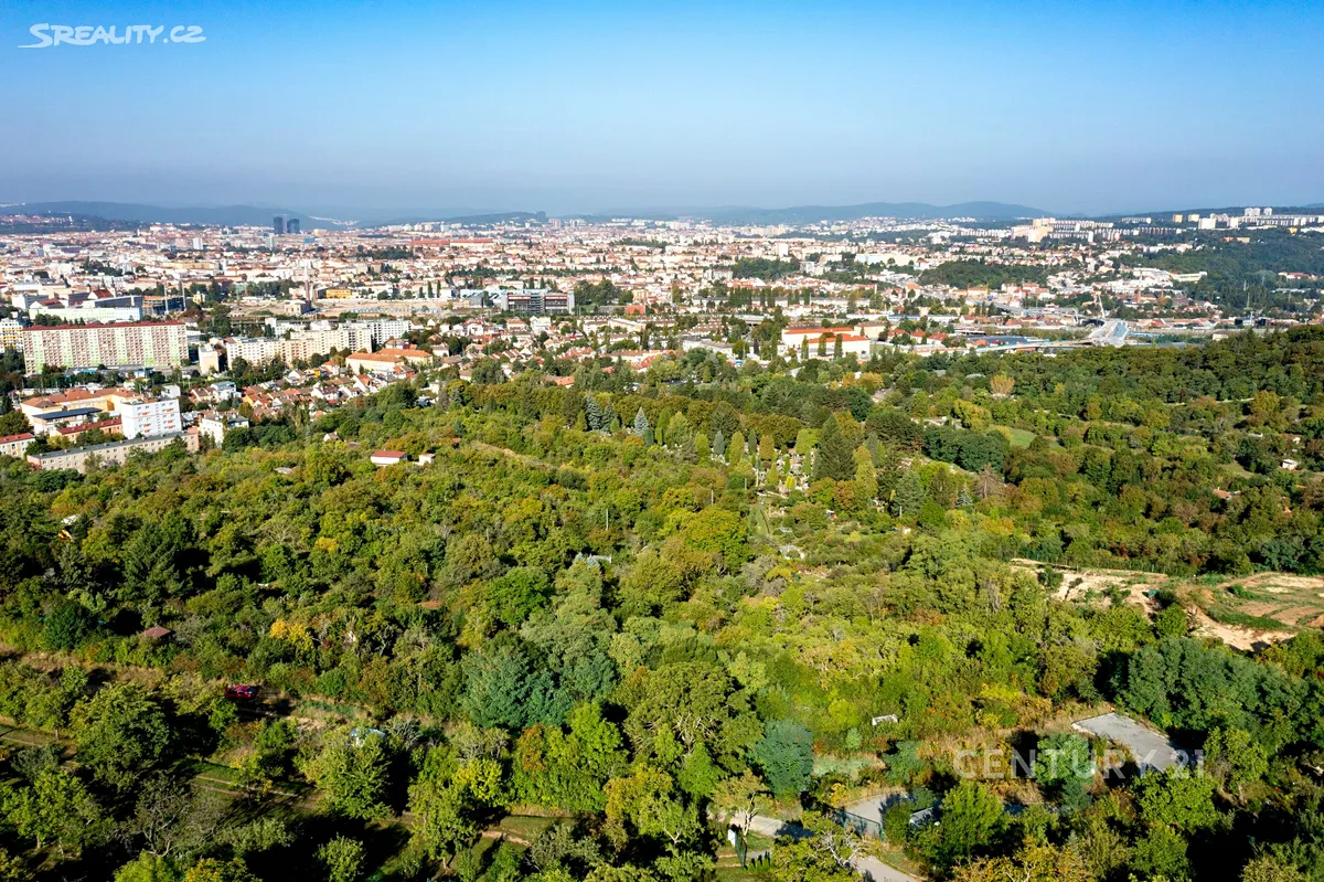 Prodej stavebního pozemku 2004 m² – další
