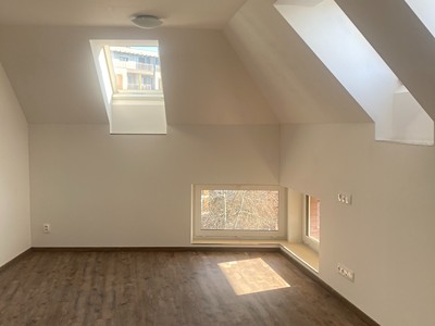 Pronájem bytu 3+kk 70 m² (Podkrovní)