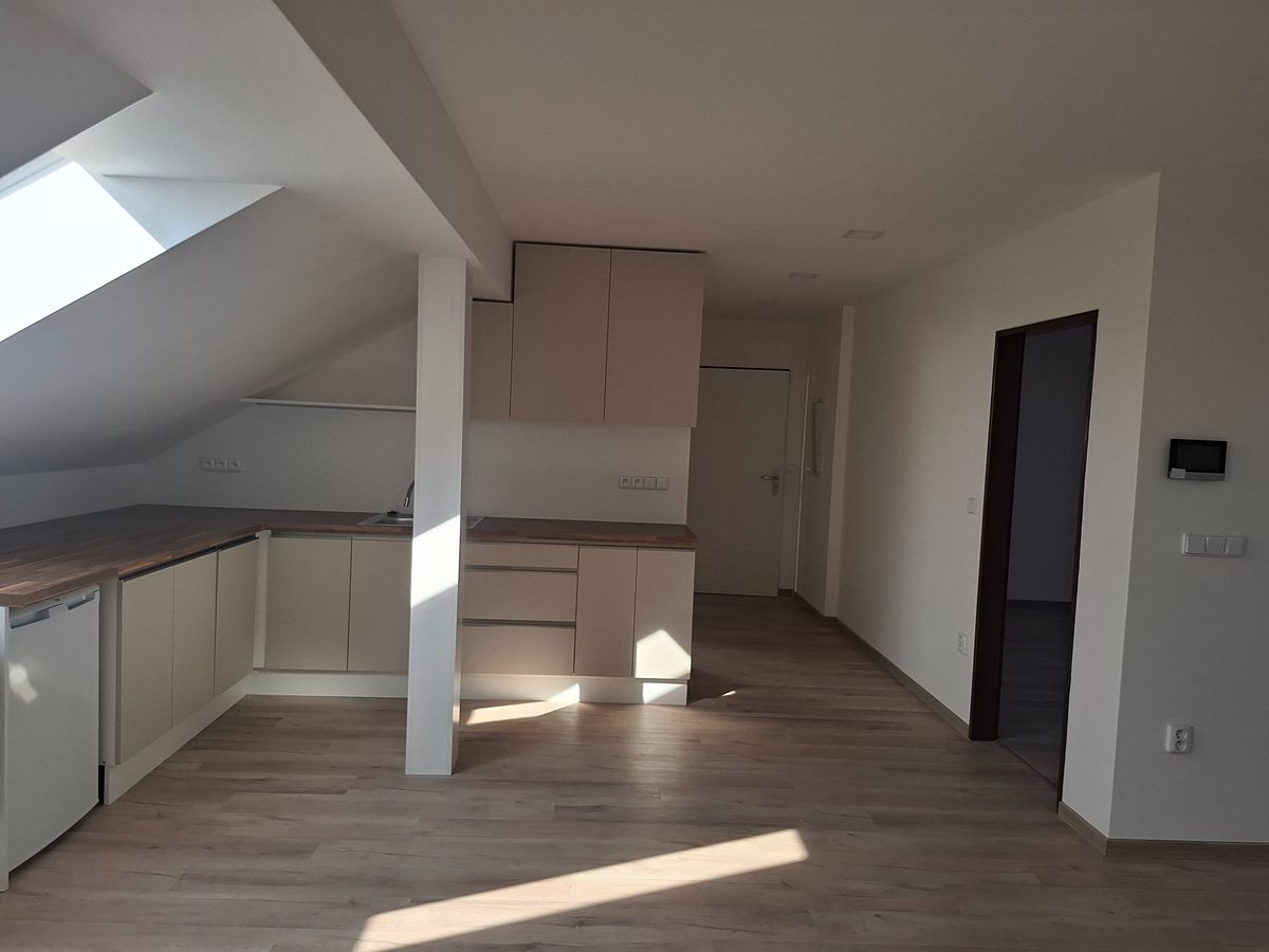Pronájem bytu 2+kk 73 m² – fotografie 3