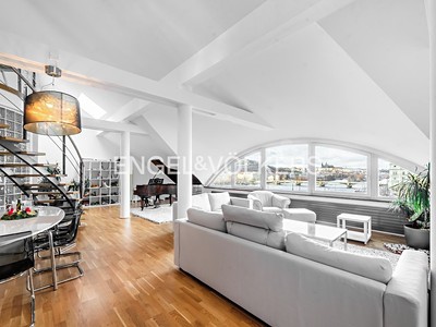 Pronájem bytu 6 pokojů a více 250 m² (Mezonet)