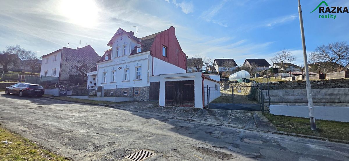 Prodej rodinného domu 160 m², pozemek 845 m² – fotografie 2